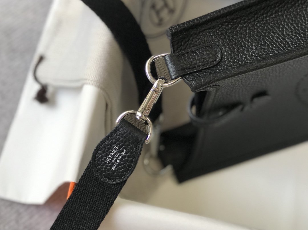 Evelyne 16 Amazone Bag Black With SiLouis Vuittoner-Toned Hardware For Women, Shoulder And Crossbody Bags 6.3in/16cm H069426CKAV
