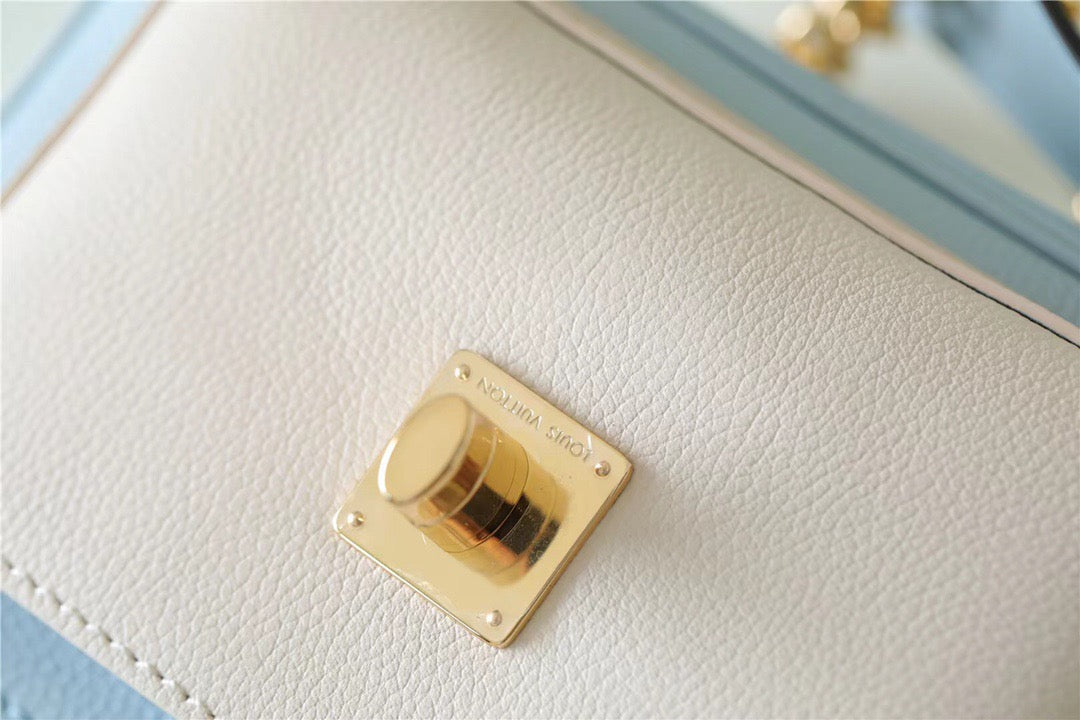 Louis Vuitton Lockme Tender Light Blue For Women, WomenÃƒÂ¢Ã¢â€šÂ¬Ã¢â€žÂ¢s Handbags, Shoulder And Crossbody Bags 7.5in/19cm Louis Vuitton
