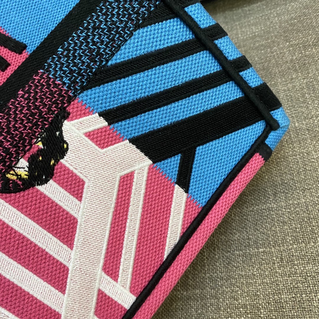 Dior MeDiorum Book Tote Bright Blue and Bright Pink D-Jungle Pop Embroidery, Blue/Pink, For Women Women’s Handbags Shoulder Bags, 36cm CD M1296ZRON_M885