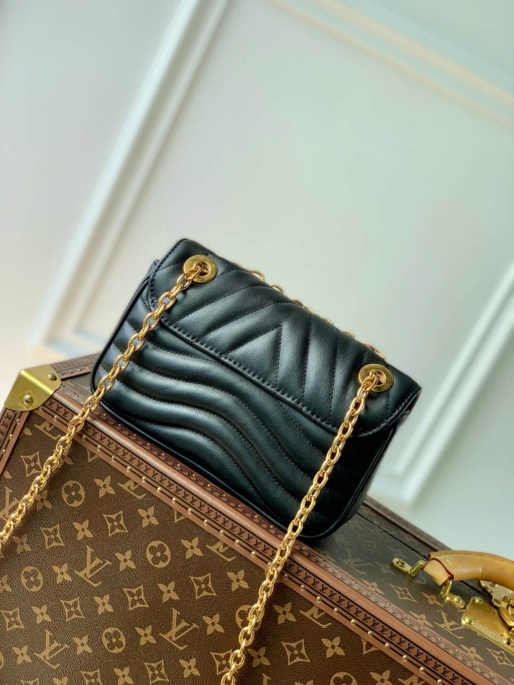 M20687 New Wave black 21cm COWHIDE REAL LEATHER