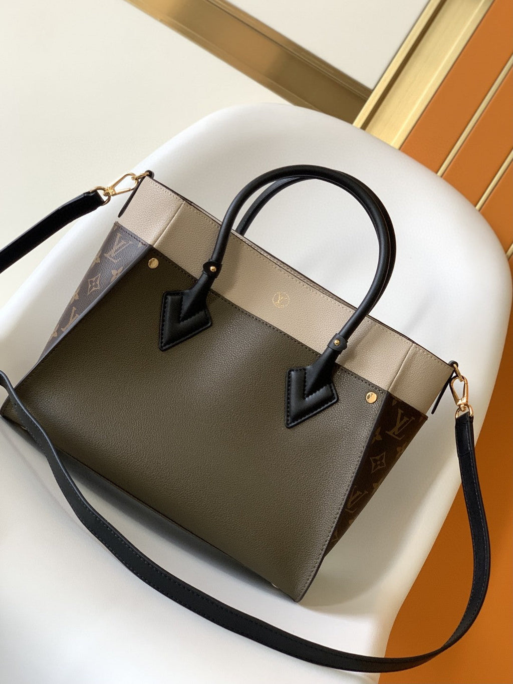 Louis Vuitton On My Side MM Tote Bag Monogram Canvas Laurier Green For Women,  Shoulder Bags 12in/31cm Louis Vuitton M55302
