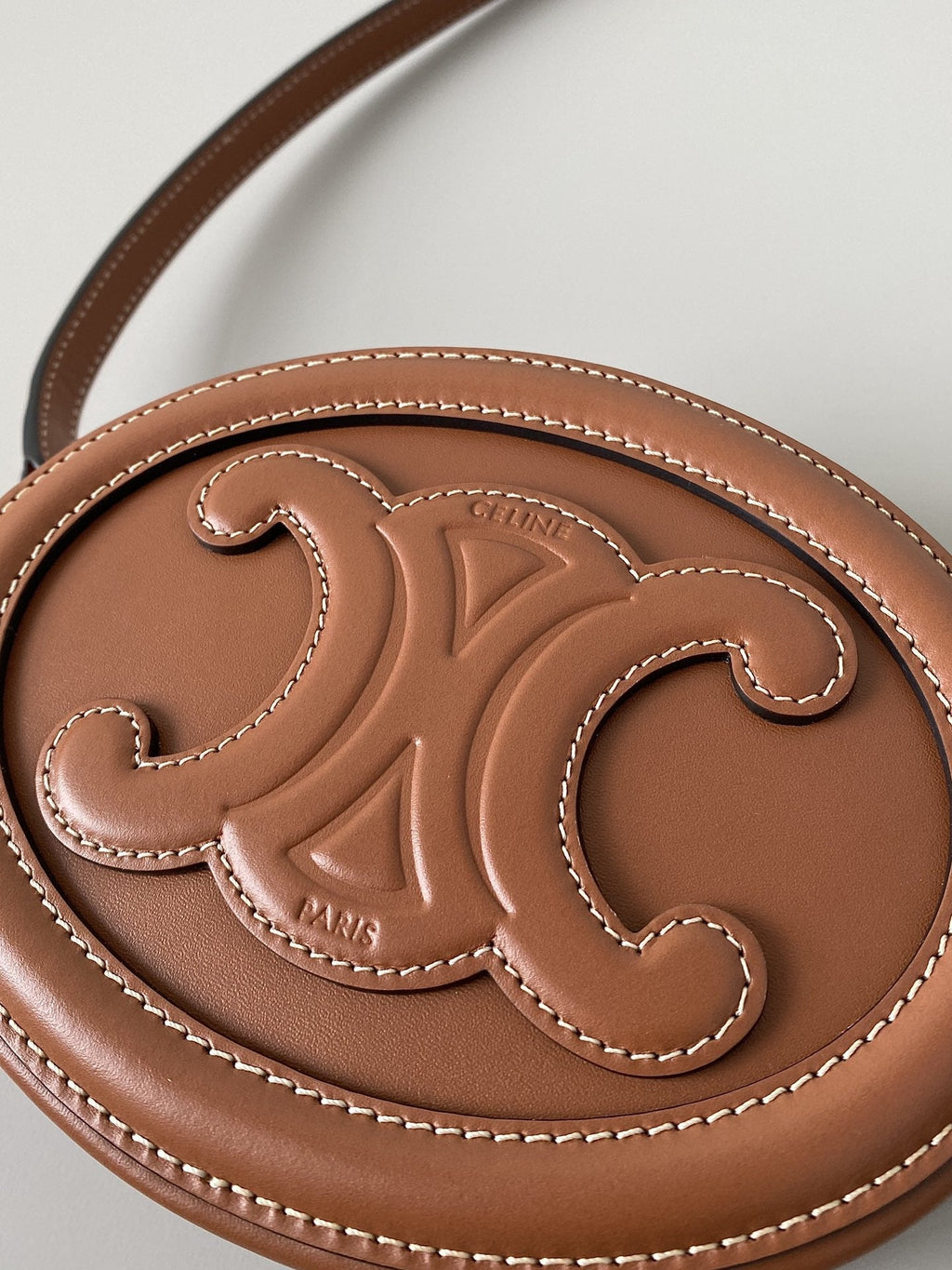Crossbody Oval Purse Cuir Triomphe Brown For Women 6in/16cm 10I703DPQ.04LU