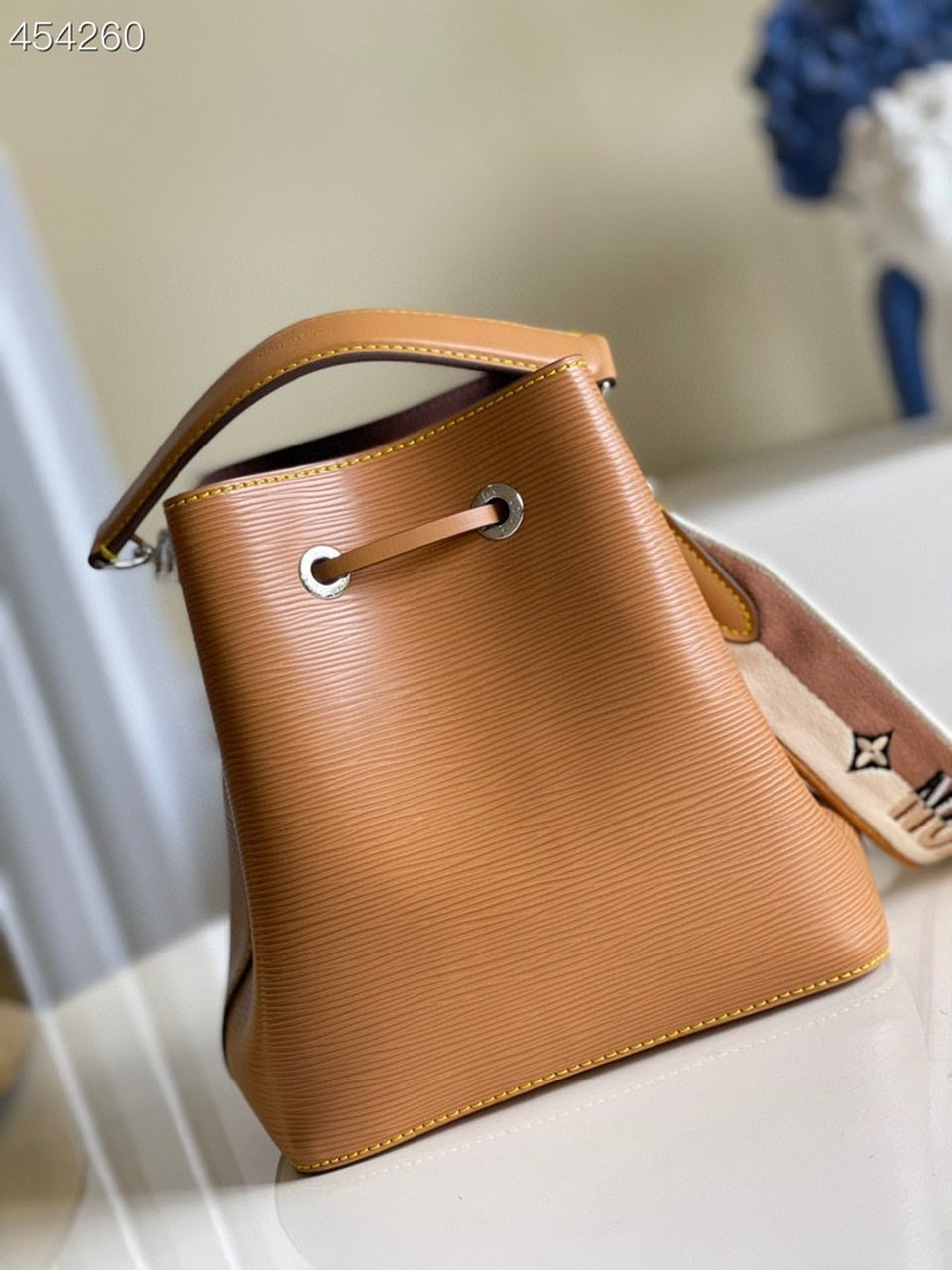 Louis Vuitton NeoNoe Bucket Bag Honey Gold For Women,  Shoulder And Crossbody Bags 7.9in/20cm Louis Vuitton M57706