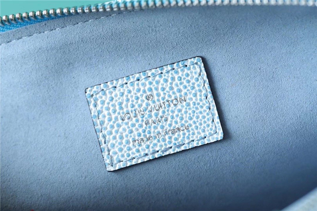 Louis Vuitton Coussin PM High Shiny Alligator Light Blue For Women,  Shoulder And Crossbody Bags 10.2n/26cm Louis VuittonÃƒâ€šÃ‚Â 