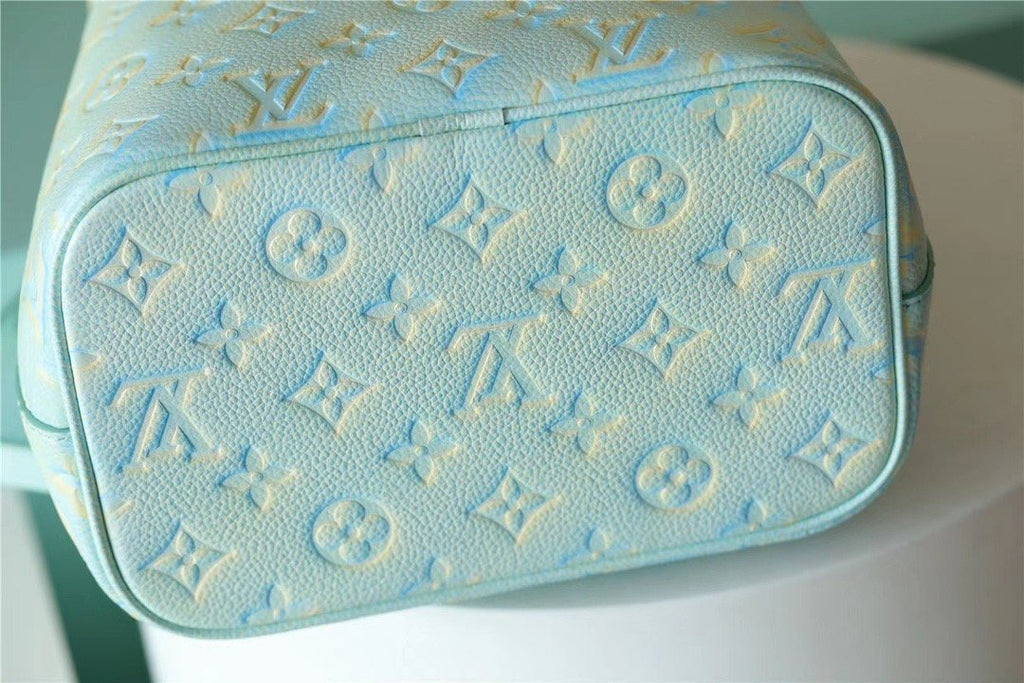 Louis Vuitton NeoNoe Burberry Monogram Empreinte Mint For Women,  Shoulder And Crossbody Bags 7.9in/20cm Louis Vuitton