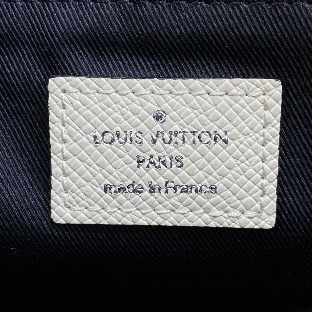 Louis Vuitton New GlamIap Messenger Bag Taiga White For Men, Bags, Shoulder And Crossbody Bags 11.1in/28.3cm Louis VuittonÃƒâ€šÃ‚Â 