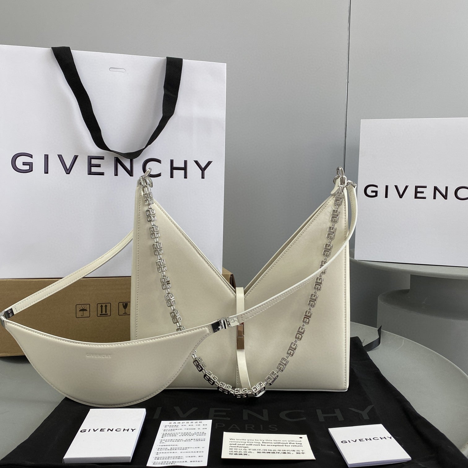 gv Small Cut Out Bag Ivory For Women, Handbags, Shoulder Bags 10.6in/27cm GVCÃ‚Â 