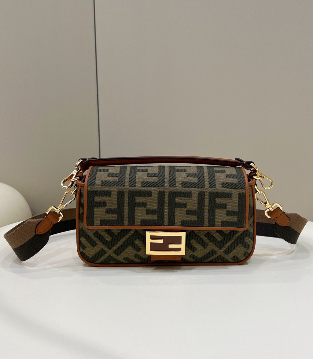 Baguette Khaki For Women, WomenÃ¢â‚¬â„¢s Handbags, Shoulder And Crossbody Bags, 10.6in/27cm FF 8BR600