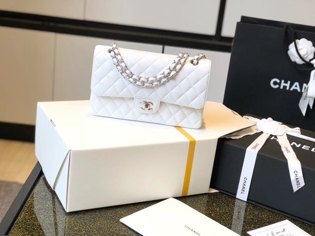 Chanel Classic Medium Flapbag SiLouis Vuittoner Hardware White 10in/25.5cm
