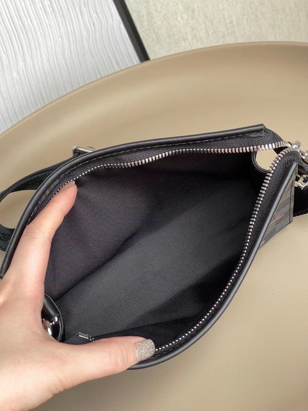 Louis Vuitton Gaston Wearable Wallet Damier Graphite For Men, Bags, Shoulder And Crossbody Bags 8.7in/22cm Louis Vuitton N64608