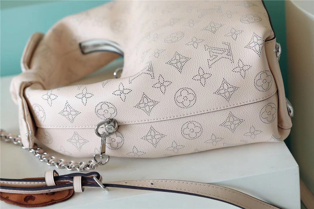 Louis Vuitton Why Knot MM Mahina Light Pink For Women,  Shoulder And Crossbody Bags 13.4in/34cm Louis Vuitton 