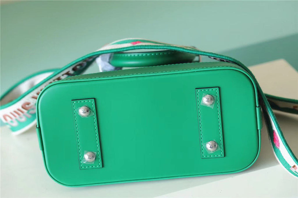 Louis Vuitton Alma Epi Green For Women,  Shoulder And Crossbody Bags 23.5cm/9.3in Louis Vuitton