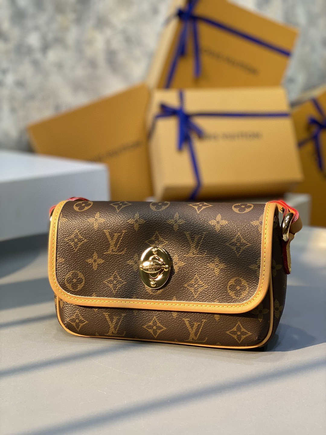 Louis Vuitton Tikal PM Monogram Canvas For Women,  Shoulder Bags 23cm Louis Vuitton M40078