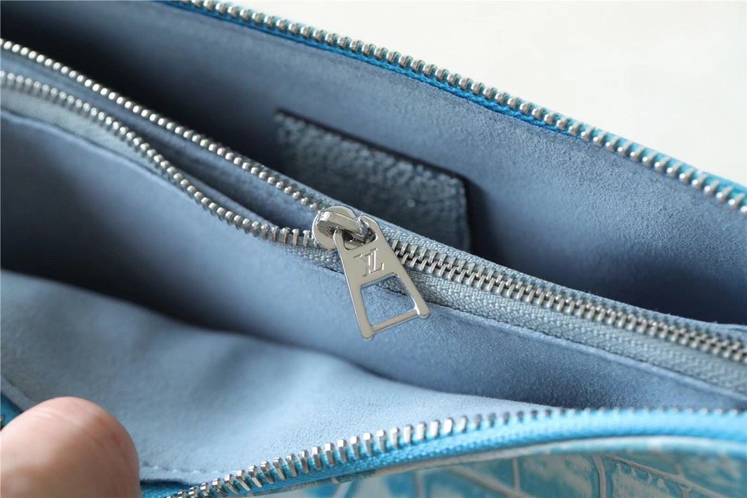 Louis Vuitton Coussin PM High Shiny Alligator Light Blue For Women,  Shoulder And Crossbody Bags 10.2n/26cm Louis VuittonÃƒâ€šÃ‚Â 