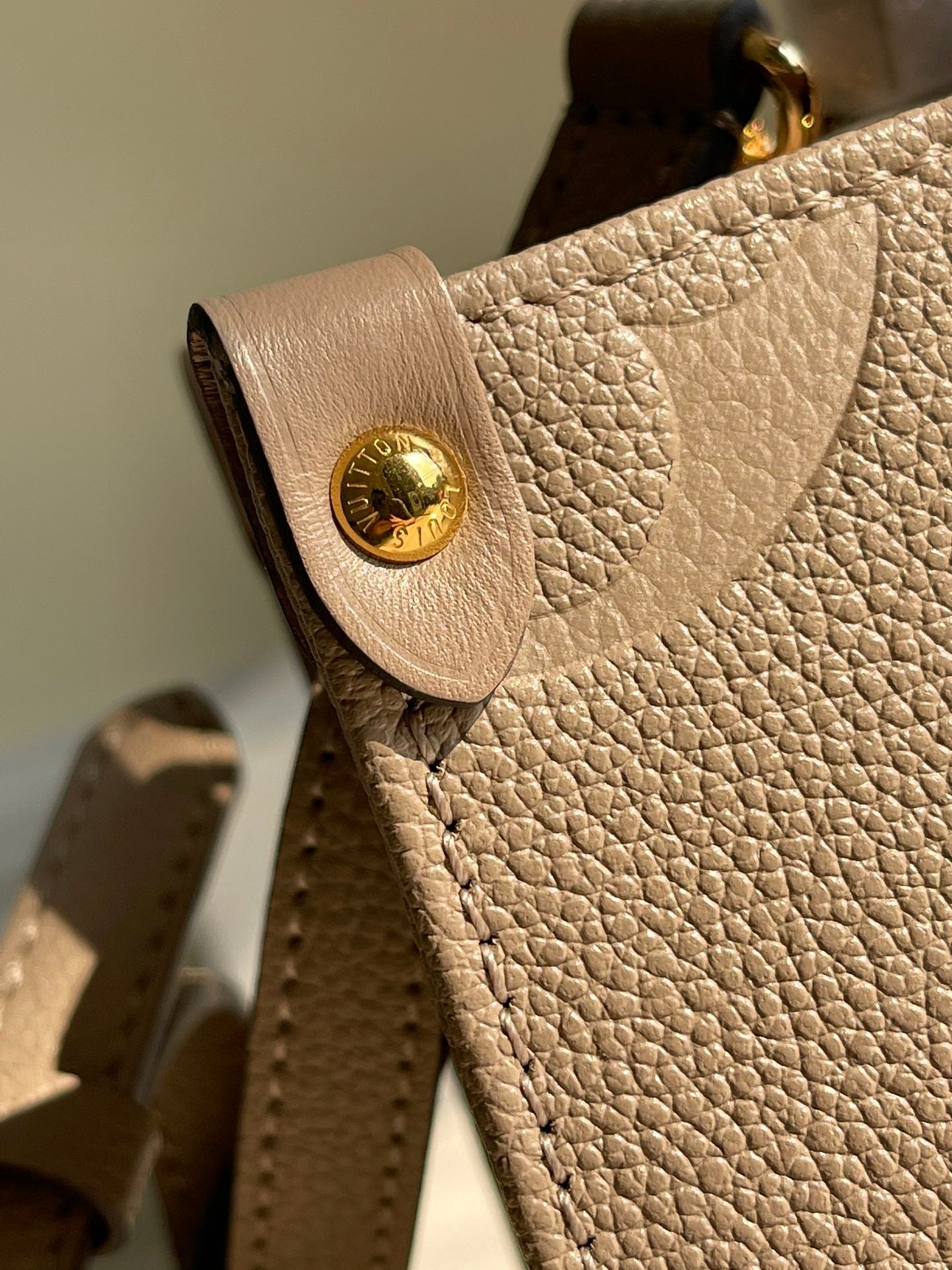Louis Vuitton OnTheGo PM Tote Bag Monogram Empreinte Beige For Women, WomenÃƒÂ¢Ã¢â€šÂ¬Ã¢â€žÂ¢s Handbags, Shoulder And Crossbody Bags 9.8in/25cm Louis Vuitton