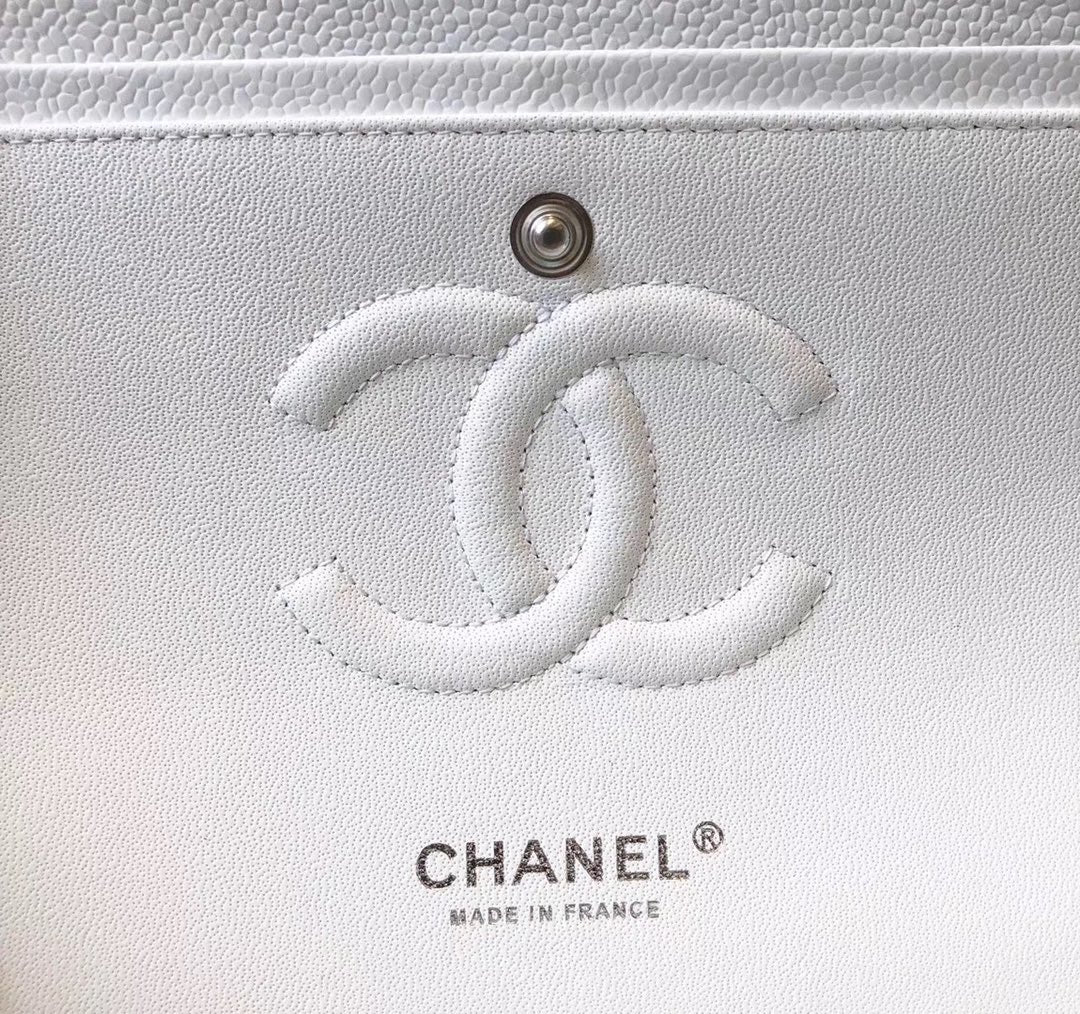 Chanel Classic Medium Flapbag SiLouis Vuittoner Hardware White 10in/25.5cm