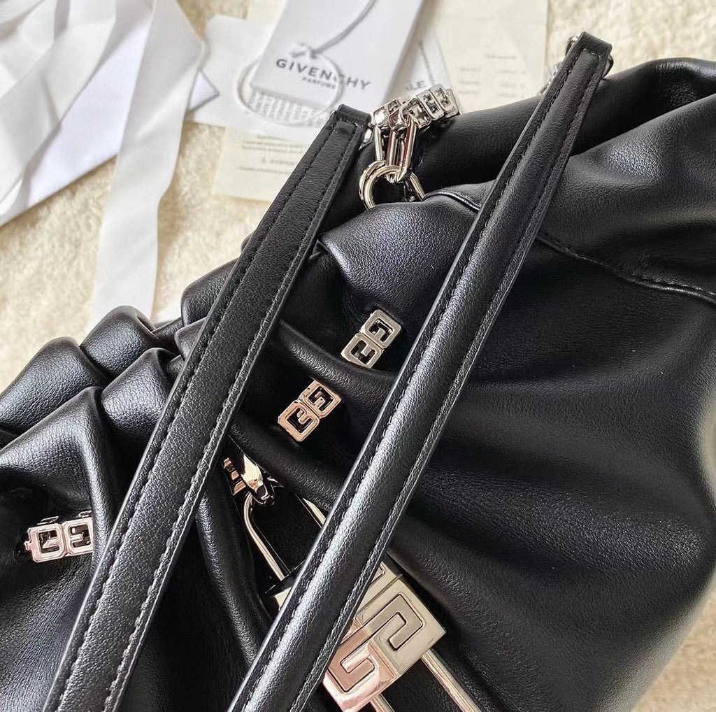 gv Small Kenny Bag Black For Women, Handbags, Shoulder Bags 12.6in/32cm GLAMI50MJB1DM-001
