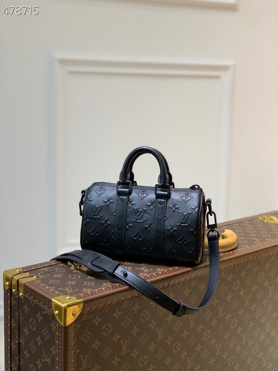 Louis Vuitton Keepall XS Monogram Seal Black For Women,  Shoulder And Crossbody Bags 8.3in/21cm Louis Vuitton M57960