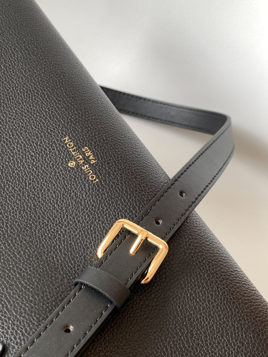 Louis Vuitton On My Side MM Tote Bag Monogram Canvas Black For Women,  Shoulder Bags 12in/31cm Louis Vuitton M53823
