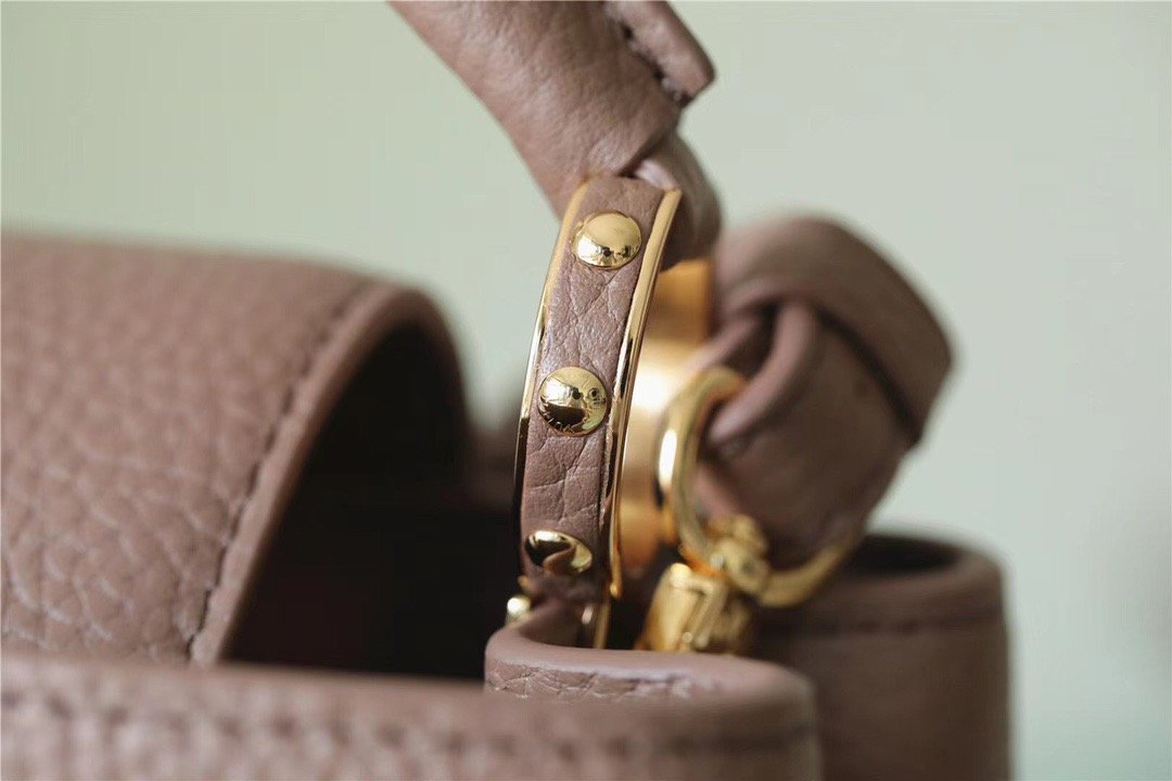 Louis Vuitton Capucines Taurillon Light Brown For Women,  Shoulder And Crossbody Bags 26cm/10.6in Louis Vuitton