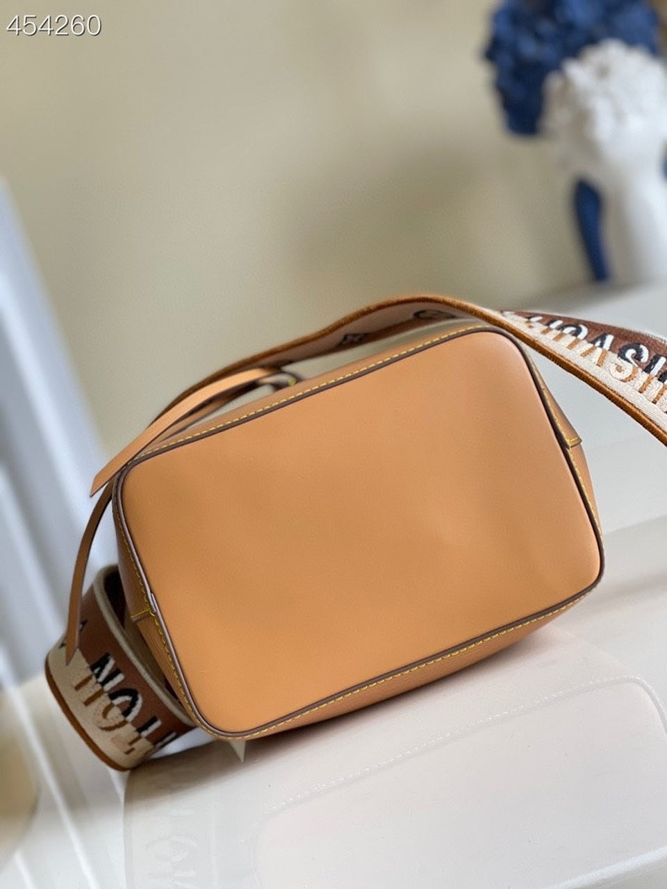 Louis Vuitton NeoNoe Burberry Bucket Bag Honey Gold For Women,  Shoulder And Crossbody Bags 7.9in/20cm Louis Vuitton M57706