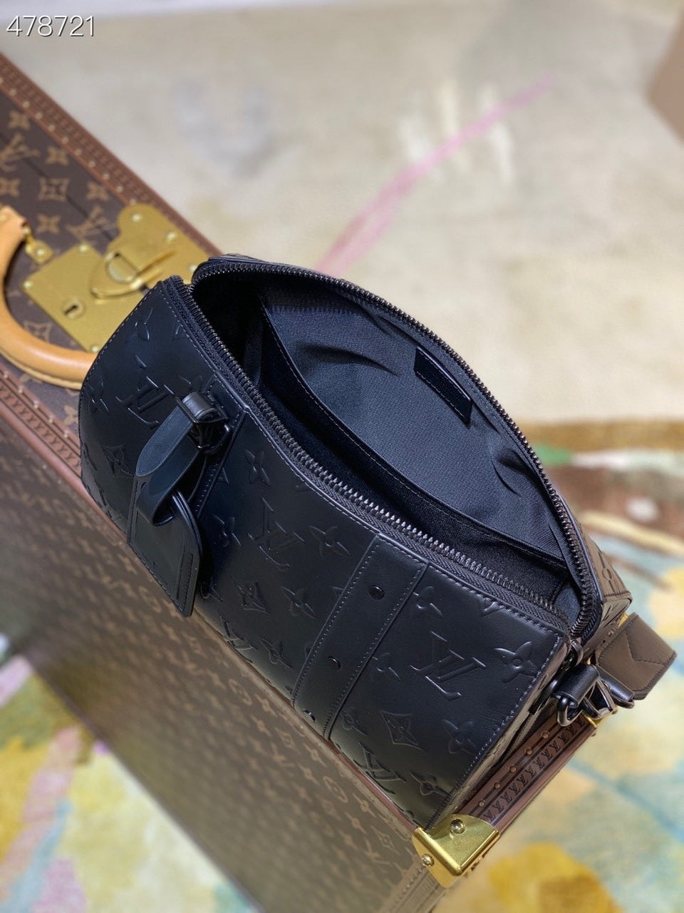 Louis Vuitton Keepall XS Monogram Seal Black For Men, Bags, Shoulder And Crossbody Bags 8.3in/21cm Louis Vuitton M57960