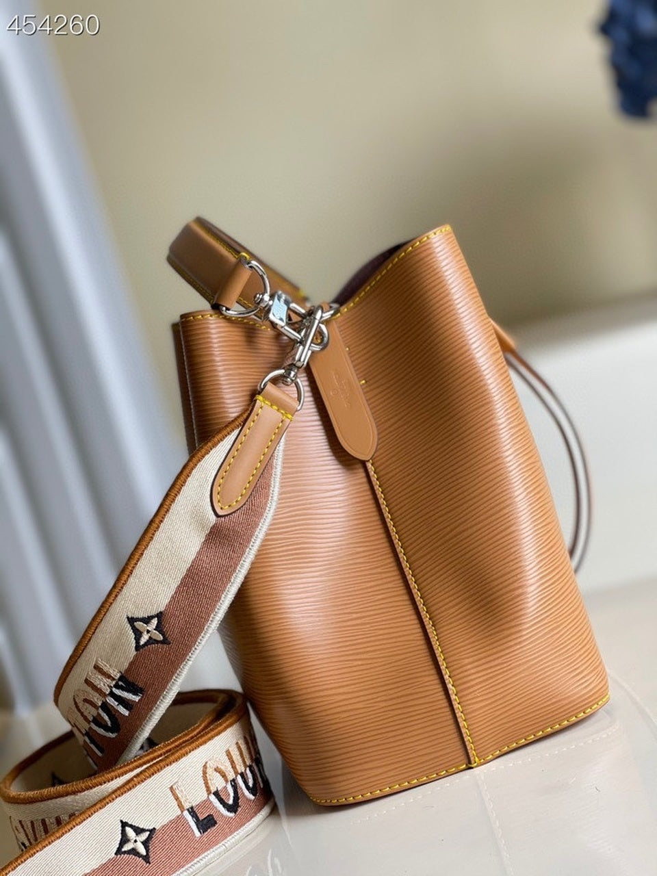 Louis Vuitton NeoNoe Bucket Bag Honey Gold For Women,  Shoulder And Crossbody Bags 7.9in/20cm Louis Vuitton M57706