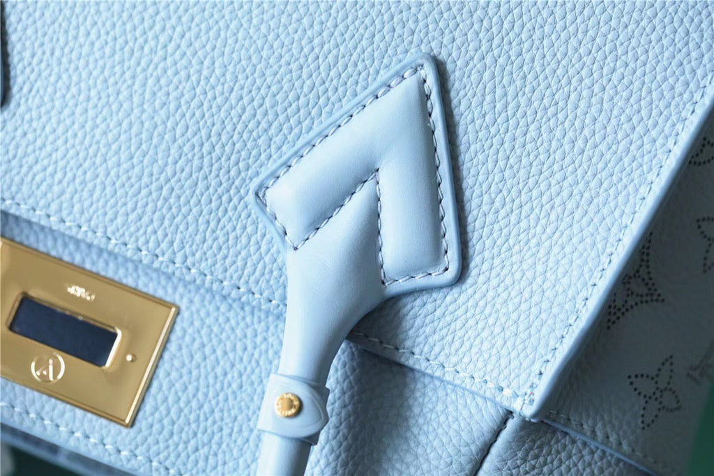 Louis Vuitton On My Side PM Mahina Bleu Nuage Blue For Women,  Shoulder And Crossbody Bags 25cm/9.8in Louis Vuitton M59432