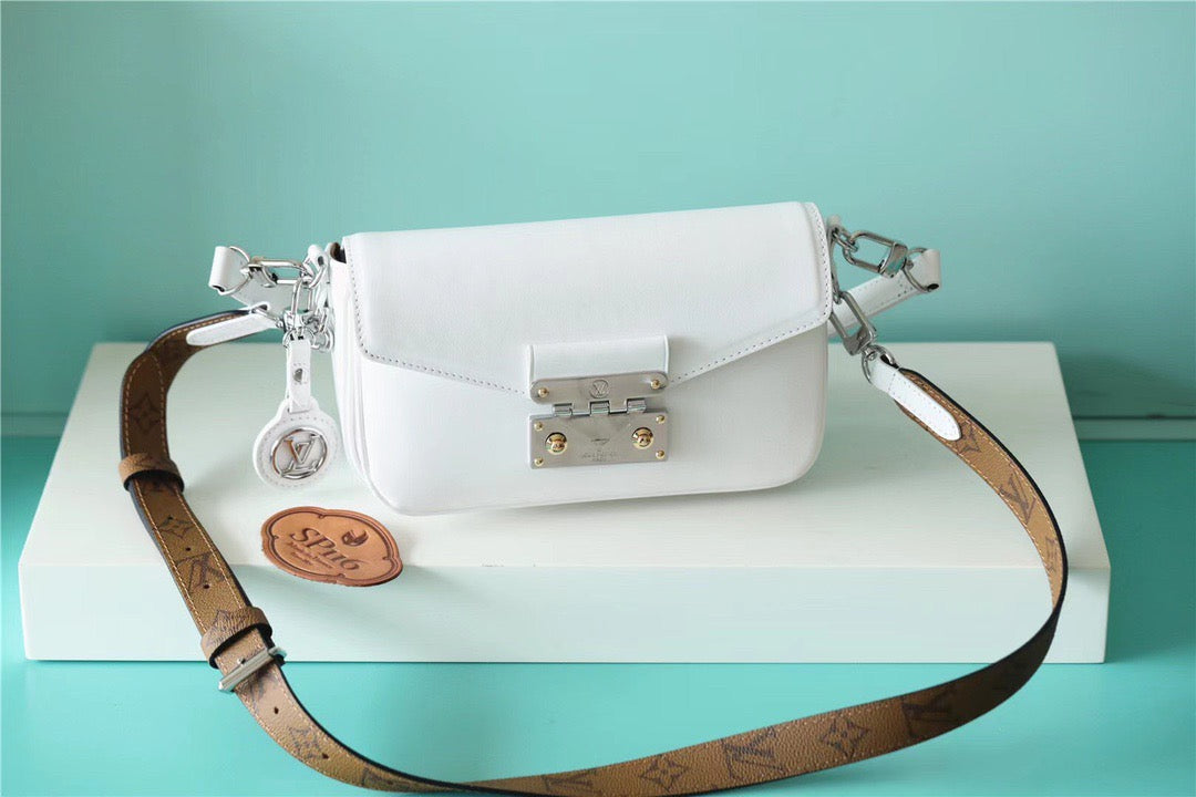Louis Vuitton Swing Monogram White For Women,  Shoulder And Crossbody Bags 24cm/9.4in Louis VuittonÃƒâ€šÃ‚Â 