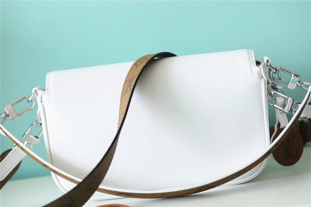 Louis Vuitton Swing Monogram White For Women,  Shoulder And Crossbody Bags 24cm/9.4in Louis VuittonÃƒâ€šÃ‚Â 