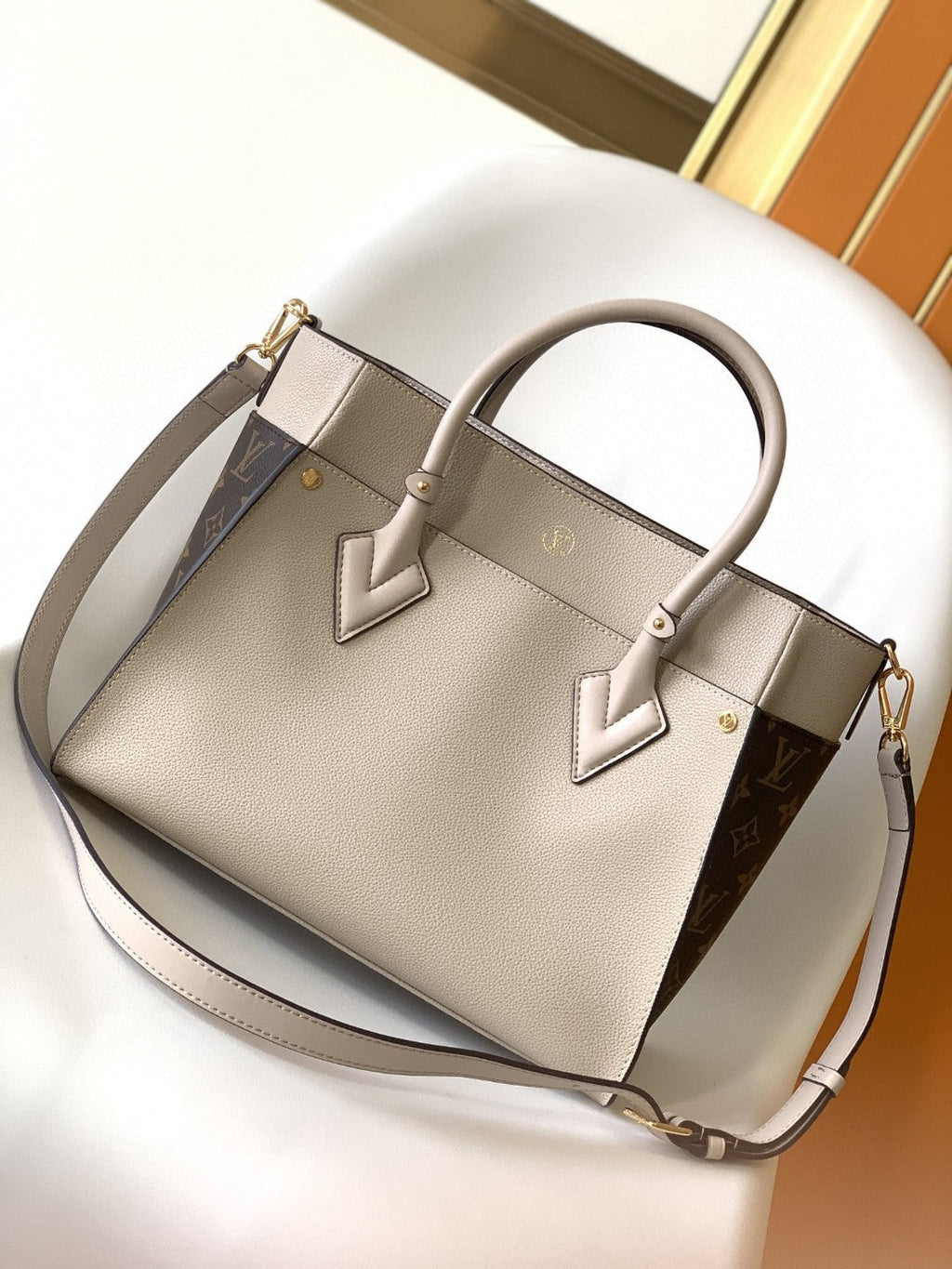 Louis Vuitton On My Side MM Tote Bag Monogram Canvas Greige For Women,  Shoulder Bags 12in/31cm Louis Vuitton M58485