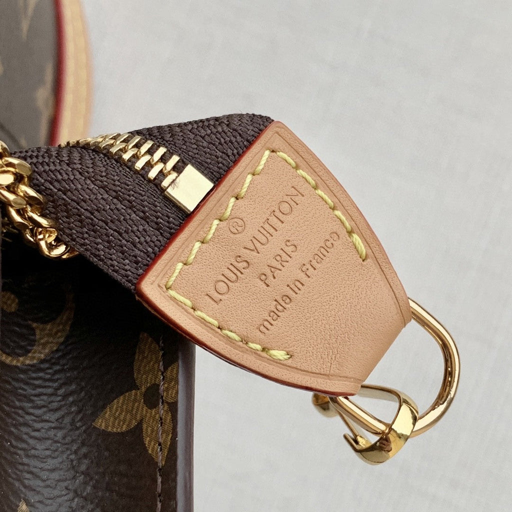 Louis Vuitton Petit Bucket Bag Monogram Canvas For Women, WomenÃƒÂ¢Ã¢â€šÂ¬Ã¢â€žÂ¢s Handbags, WomenÃƒÂ¢Ã¢â€šÂ¬Ã¢â€žÂ¢s Shoulder Bags 10.2in/26cm Louis Vuitton M42238