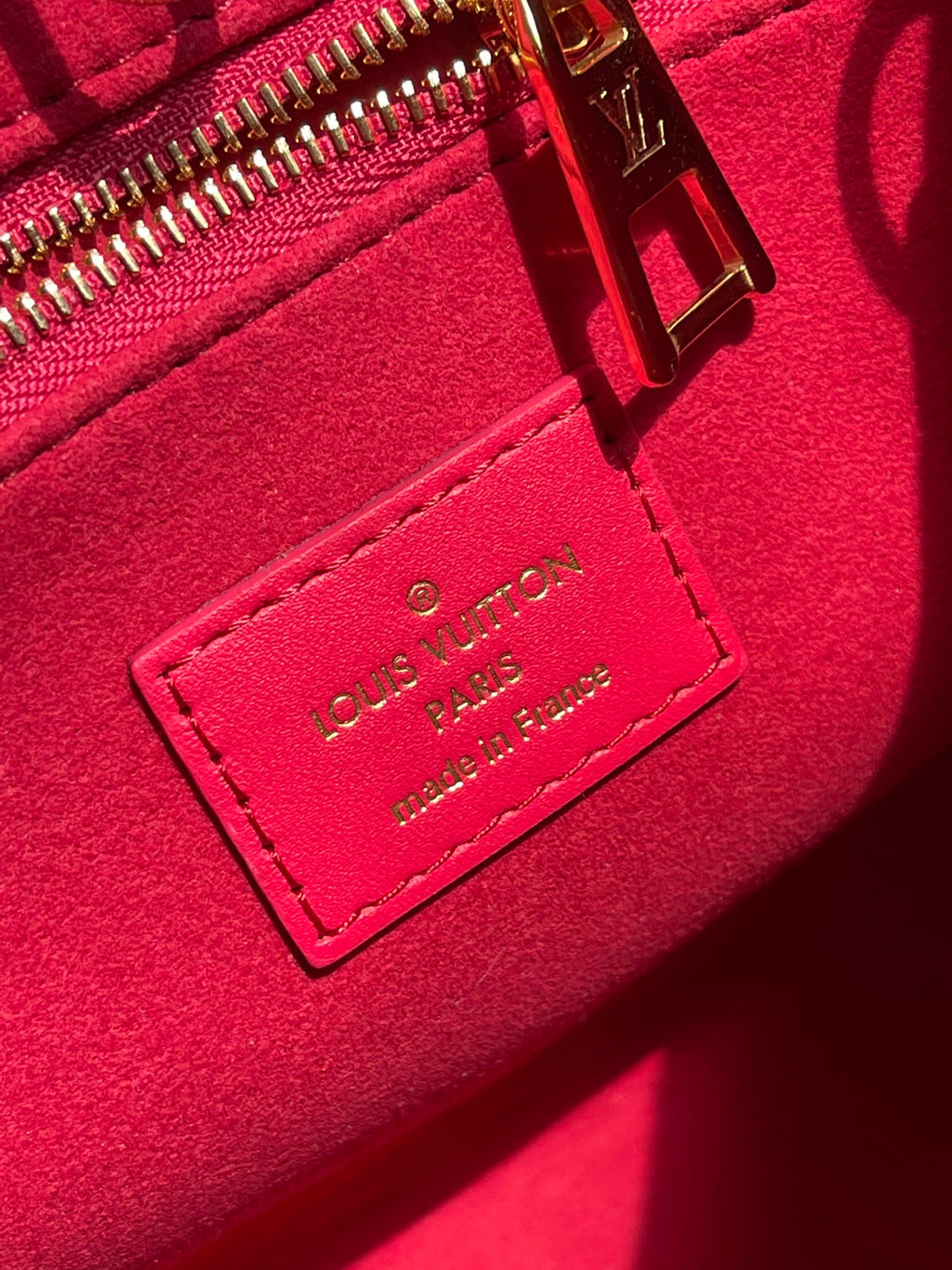 Louis Vuitton OnTheGo PM Tote Bag Monogram Empreinte Rosy For Women, Women’s Handbags, Shoulder And Crossbody Bags 9.8in/25cm Louis Vuitton M45660