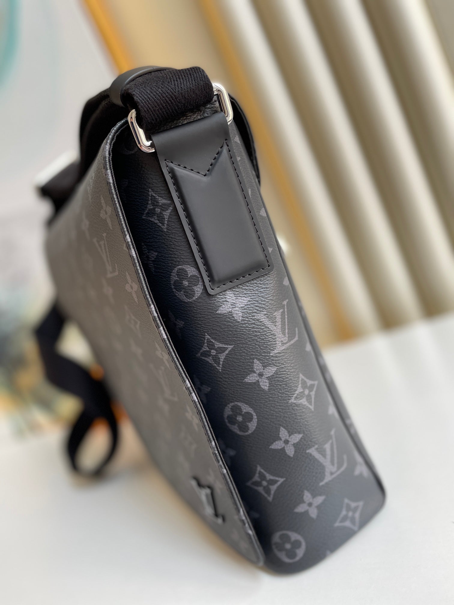 Louis Vuitton GLAMIstrict MM Monogram Eclipse Canvas For Men, Bags, Shoulder And Crossbody Bags 12.2in/31cm Louis Vuitton M44001