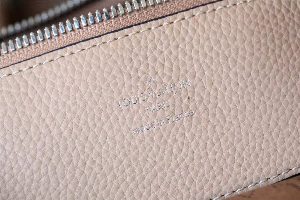 Louis Vuitton Bella Tote Mahina Coquille For Women,  Shoulder And Crossbody Bags 12.6in/32cm Louis VuittonÃƒâ€šÃ‚Â 