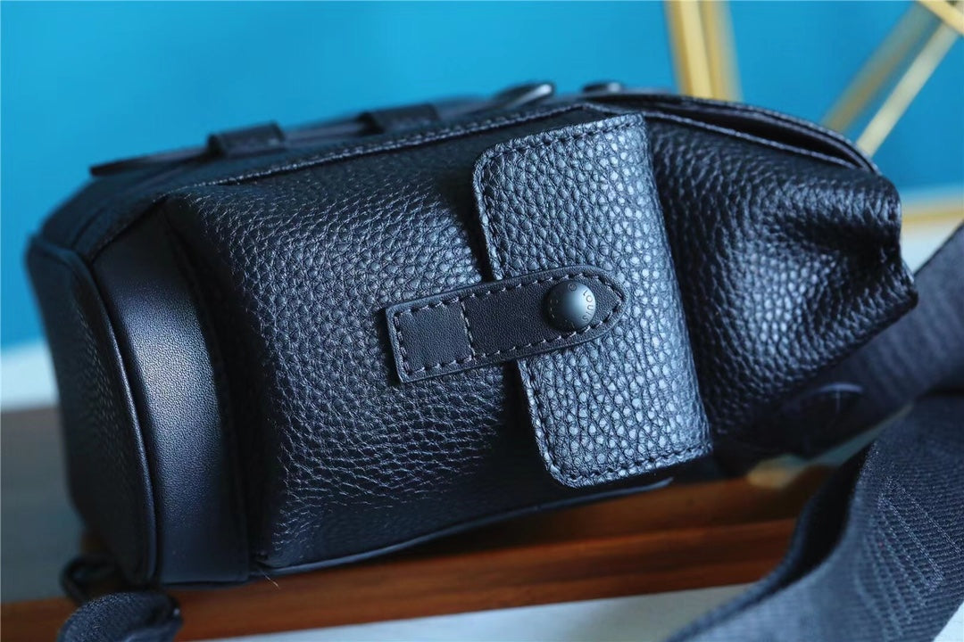 Louis Vuitton Christopher XS Taurillon Black For Men, Bags, Shoulder And Crossbody Bags 7.7in/19.5cm Louis Vuitton M58495