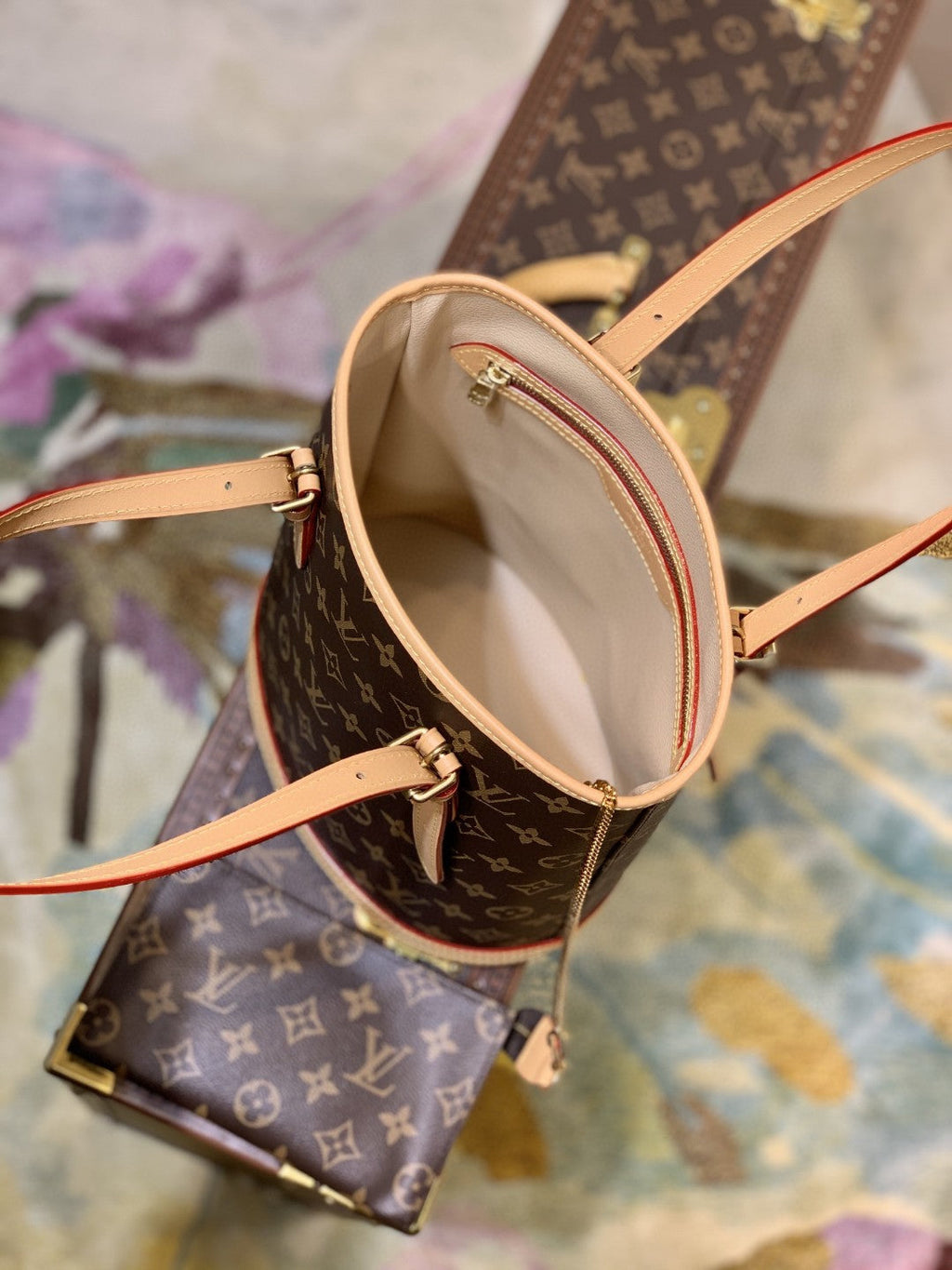 Louis Vuitton Petit Bucket Bag Monogram Canvas For Women, WomenÃƒÂ¢Ã¢â€šÂ¬Ã¢â€žÂ¢s Handbags, WomenÃƒÂ¢Ã¢â€šÂ¬Ã¢â€žÂ¢s Shoulder Bags 10.2in/26cm Louis Vuitton M42238