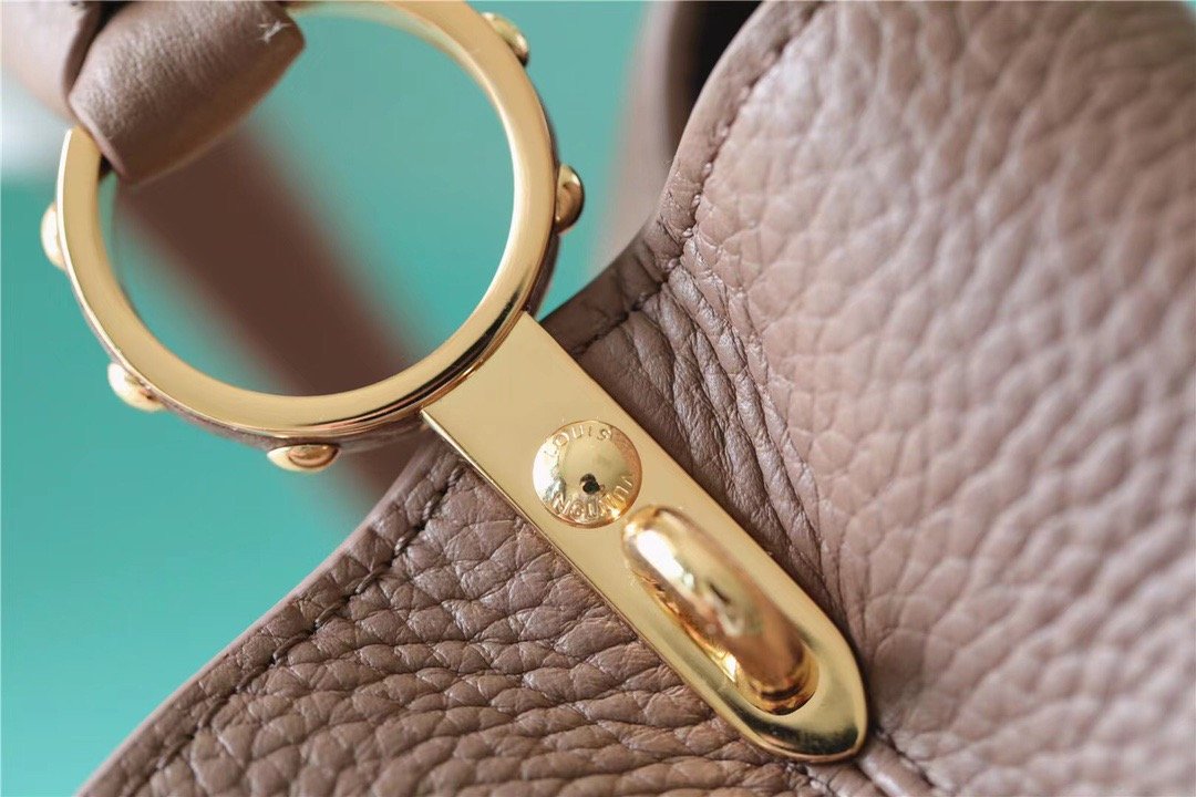 Louis Vuitton Capucines Taurillon Light Brown For Women,  Shoulder And Crossbody Bags 26cm/10.6in Louis Vuitton