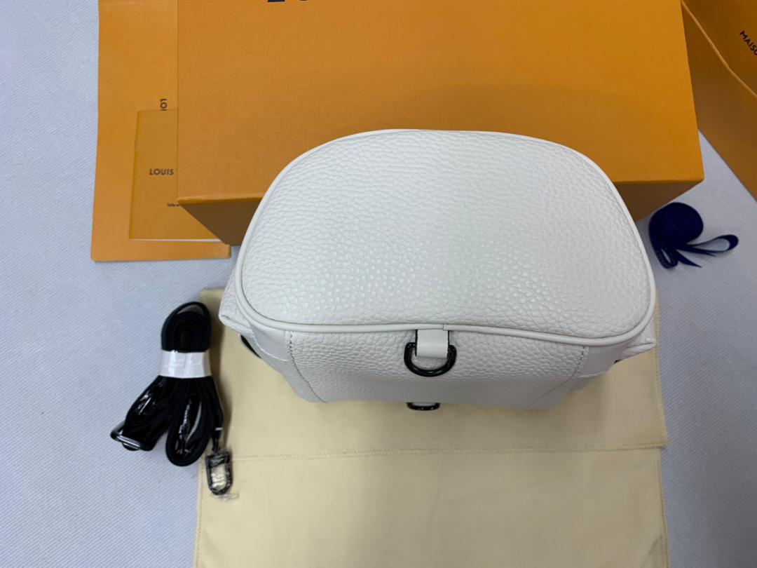 Louis Vuitton Christopher XS Taurillon White For Men, Bags, Shoulder And Crossbody Bags 7.7in/19.5cm Louis Vuitton