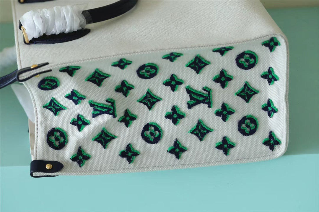 Louis Vuitton Onthego MM Monogram Giant And Rafa White/ Black For Women,  Shoulder And Crossbody Bags 35cm/13.8in Louis VuittonÃƒâ€šÃ‚Â 