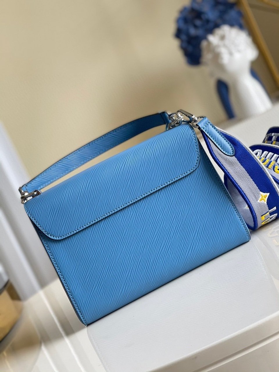 Louis Vuitton Twist MM Epi Blue For Women, WomenÃƒÂ¢Ã¢â€šÂ¬Ã¢â€žÂ¢s Handbags, Shoulder And Crossbody Bags 9.1in/23cm Louis Vuitton