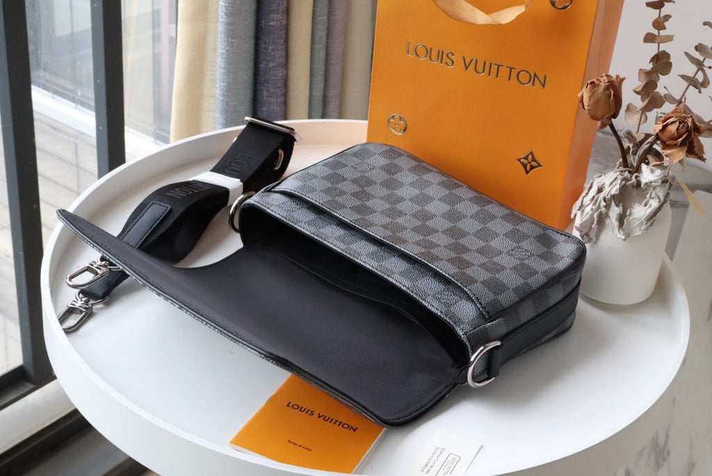 Louis Vuitton StuGLAMIo Messenger Damier Graphite Gray For Men, Bags, Shoulder And Crossbody Bags 9.3in/25.3cm Louis Vuitton N50013
