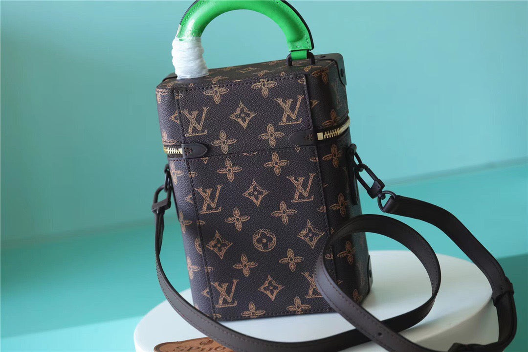 Louis Vuitton Vertical Box Trunk Monogram Canvas For Men, Bags, Shoulder And Crossbody Bags 8.7in/22cm Louis Vuitton M59664