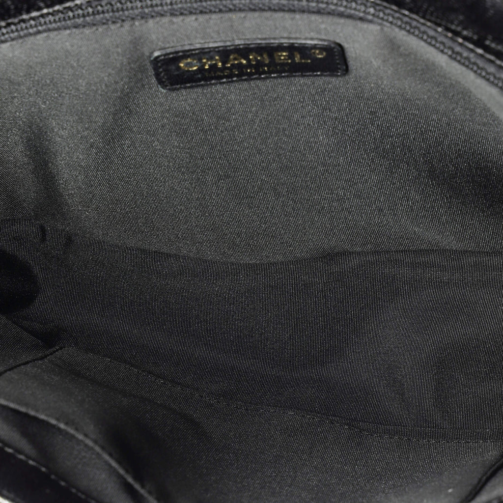 Chanel Boy Flap Bag Chevron Caviar New Medium