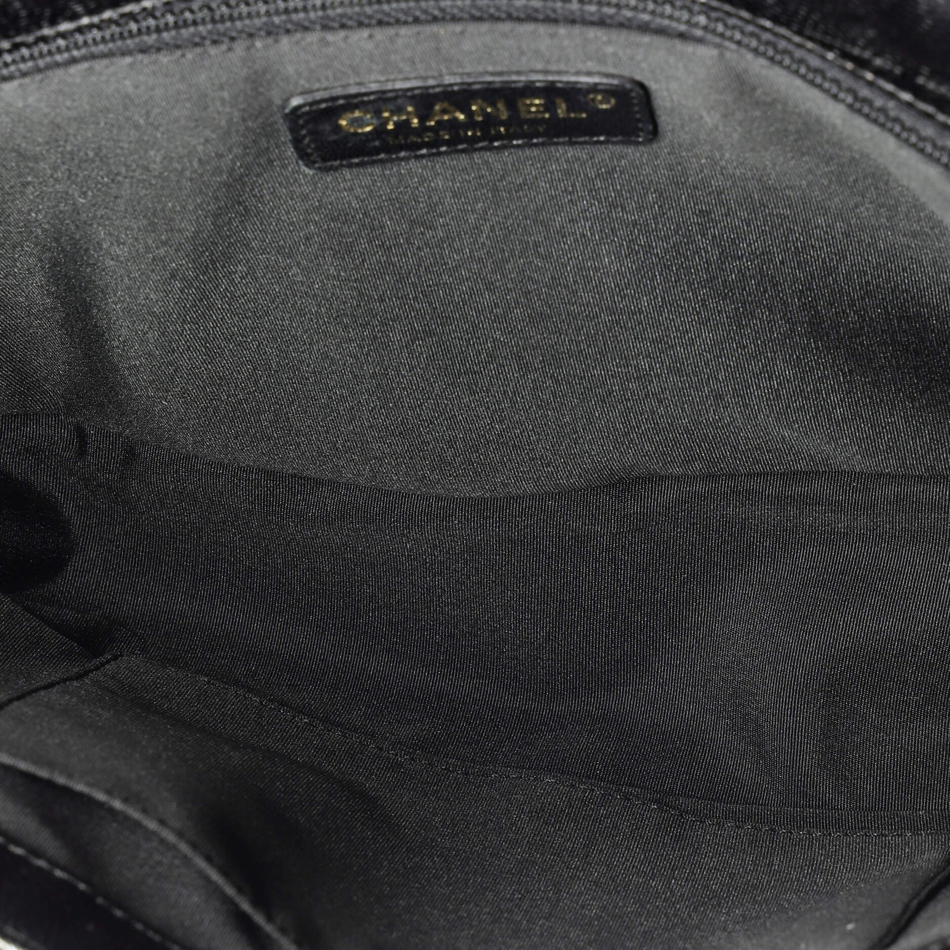 Chanel Boy Flap Bag Chevron Caviar New Medium