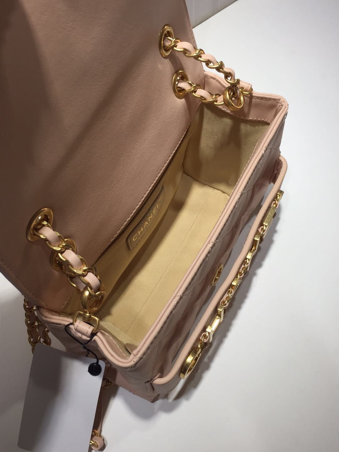 ChanelFront Logo Small GlamIap Bag Gold Hardware Creme For Women Handbags, Shoulder Bags 8.2in/21cm AS1490