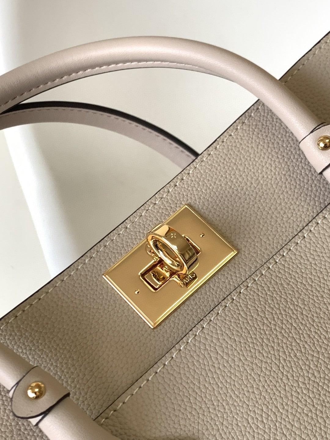 Louis Vuitton On My Side MM Tote Bag Monogram Canvas Greige For Women,  Shoulder Bags 12in/31cm Louis Vuitton M58485