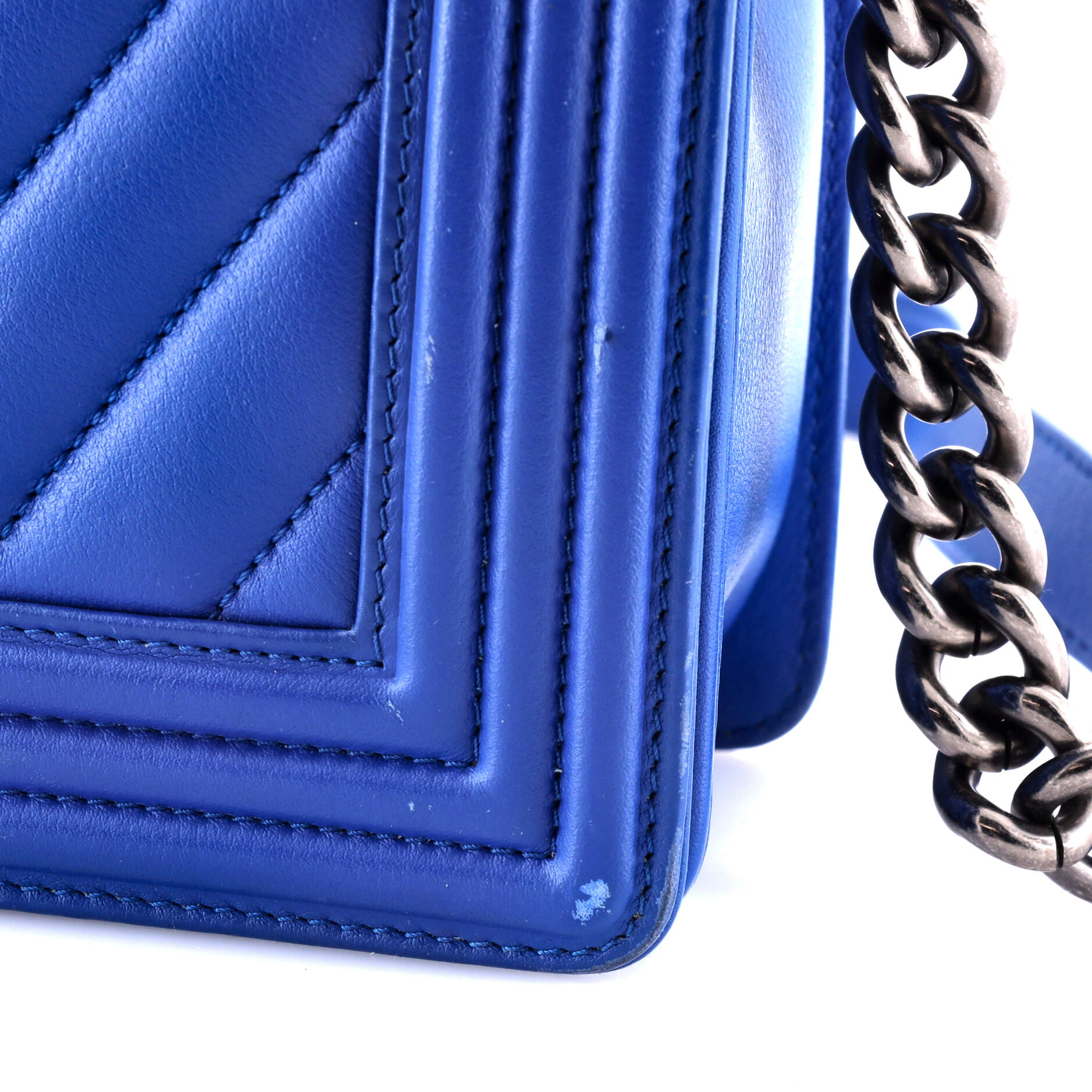 Chanel Boy Flap Bag Chevron Calfskin New Medium