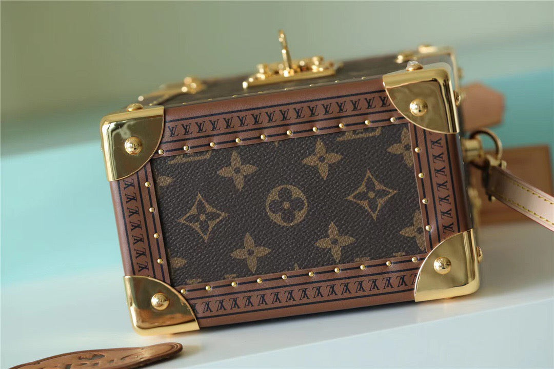 Louis Vuitton Camera Box Monogram Canvas By Nicolas Ghesquiere For Women,  Shoulder And Crossbody Bags 21.5cm/8.5in Louis VuittonÃƒâ€šÃ‚Â 