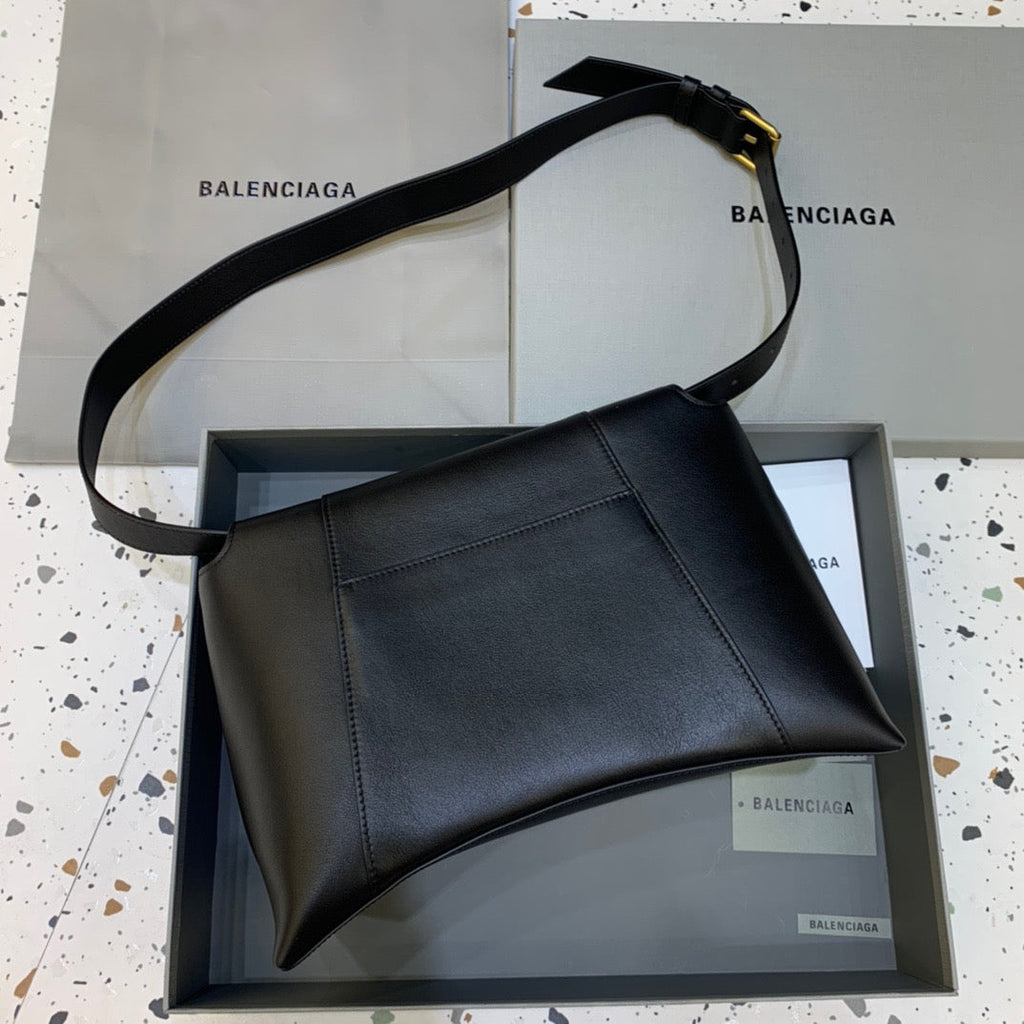 Downtown MeDiorum Shoulder Bag In Black, For Women,  Bags 12.6in/32cm